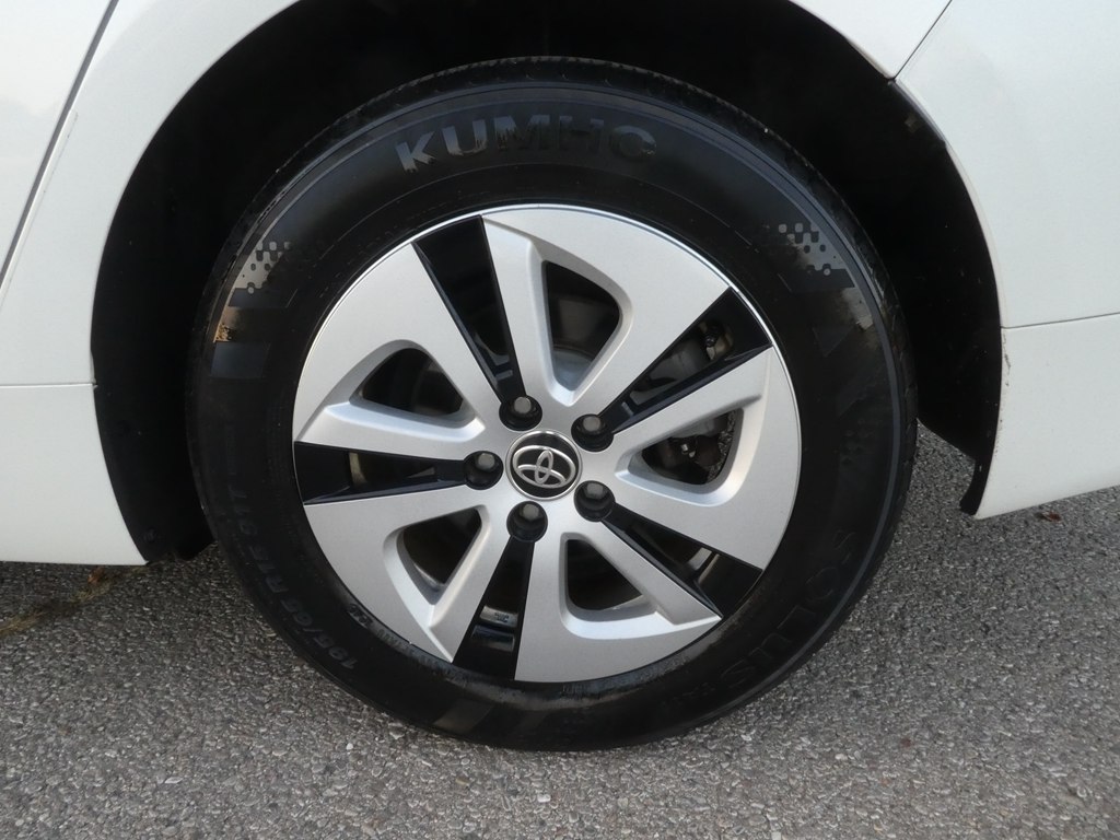 2017 Toyota Prius Two Eco Three Four Touring photo 28