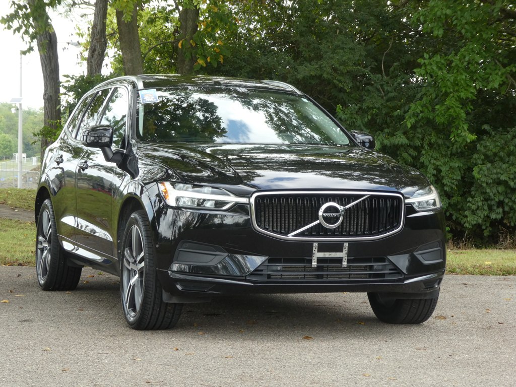 2018 Volvo XC60 Momentum photo 2