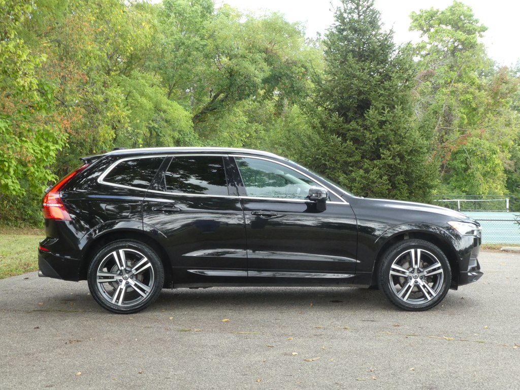 2018 Volvo XC60 Momentum photo 4
