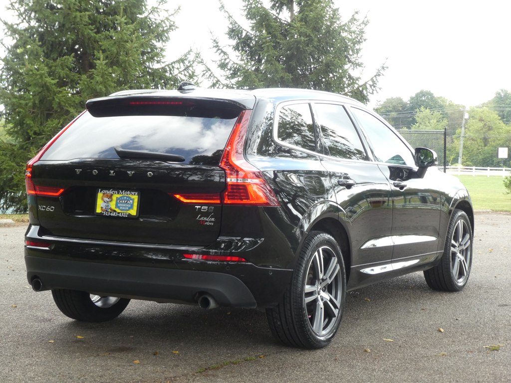 2018 Volvo XC60 Momentum photo 5