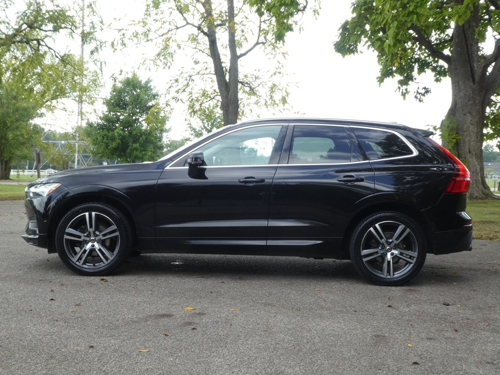 2018 Volvo XC60 Momentum photo 8