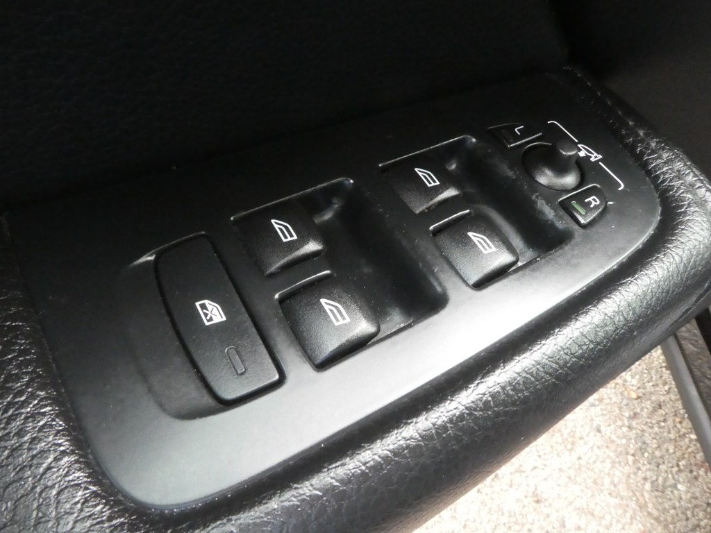 2018 Volvo XC60 Momentum photo 10
