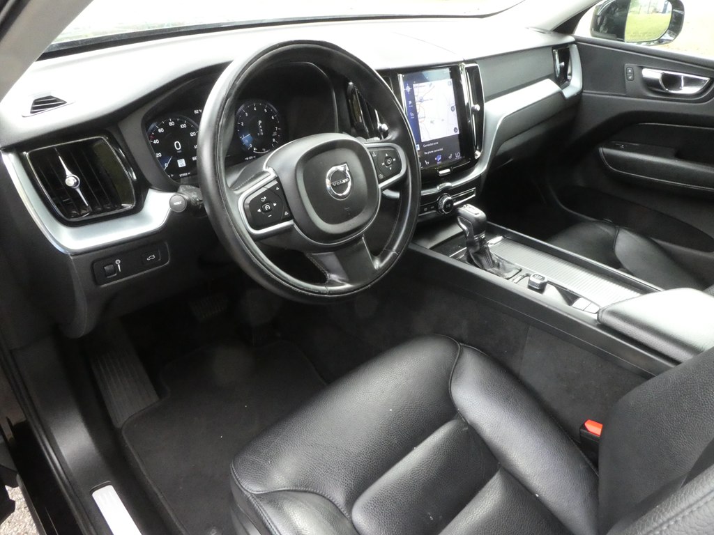 2018 Volvo XC60 Momentum photo 11