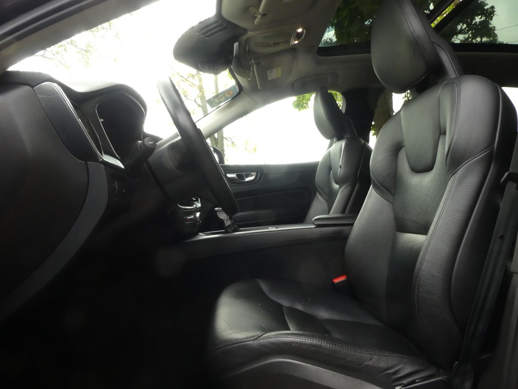 2018 Volvo XC60 Momentum photo 13
