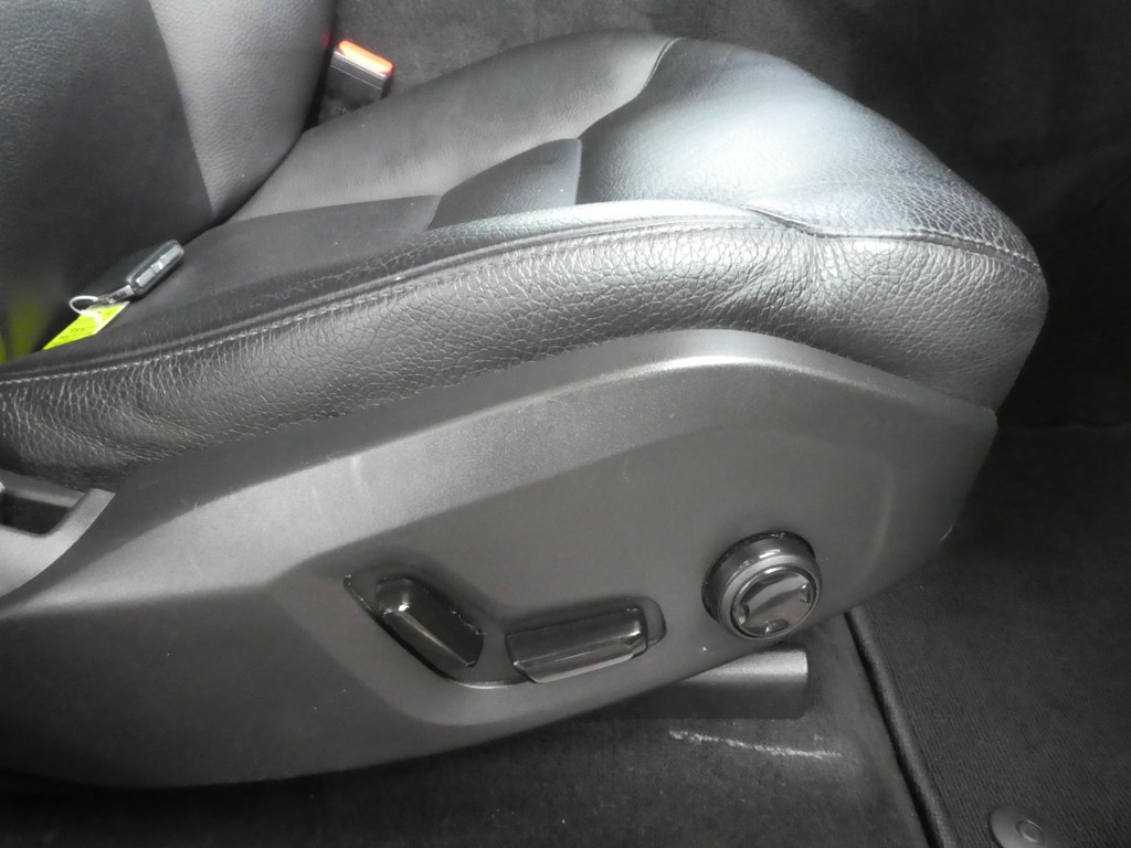 2018 Volvo XC60 Momentum photo 21