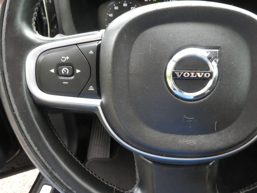 2018 Volvo XC60 Momentum photo 24