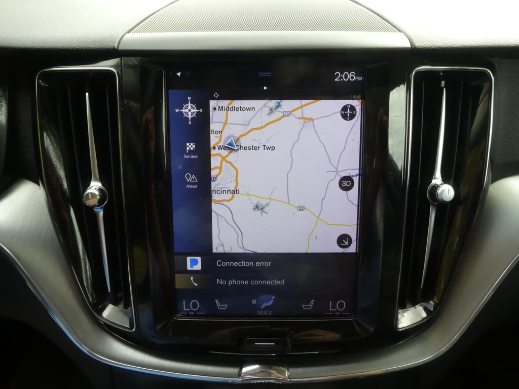 2018 Volvo XC60 Momentum photo 25