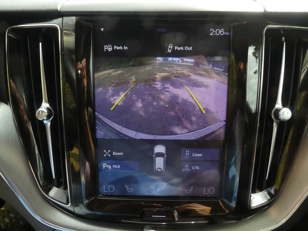 2018 Volvo XC60 Momentum photo 26