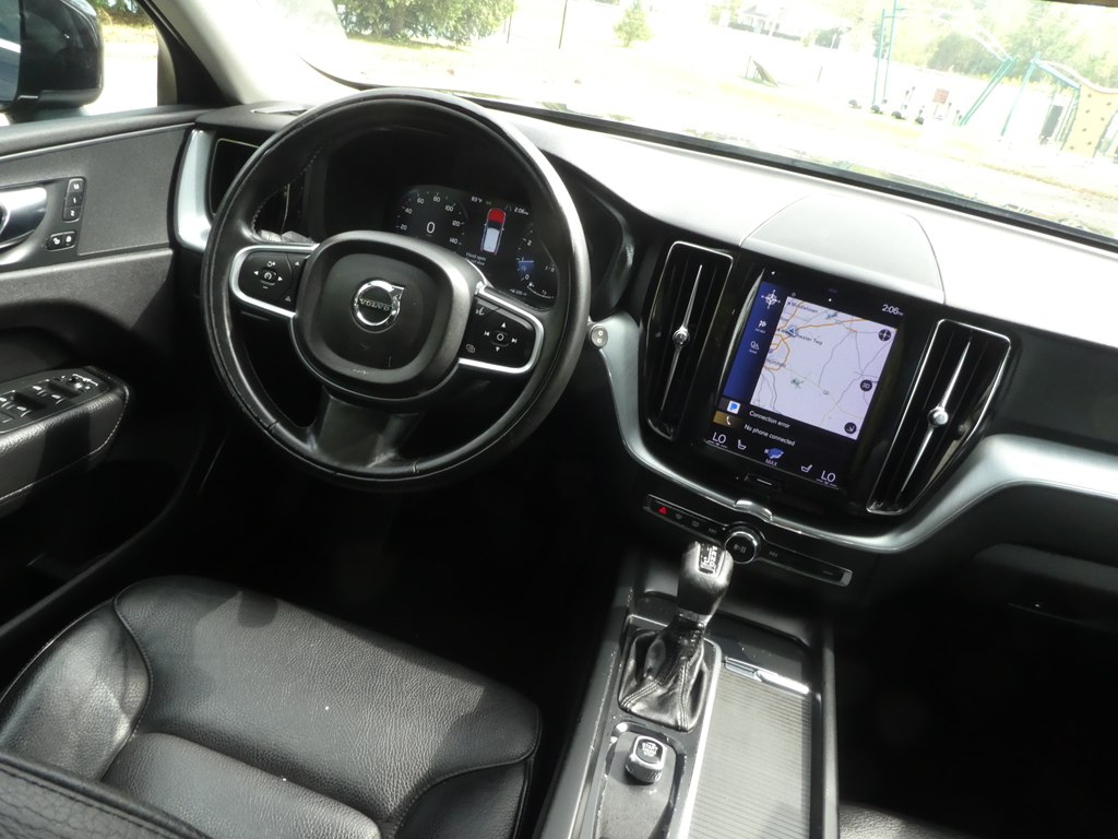 2018 Volvo XC60 Momentum photo 28