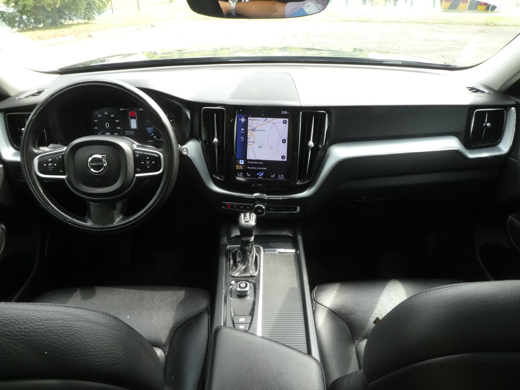 2018 Volvo XC60 Momentum photo 30