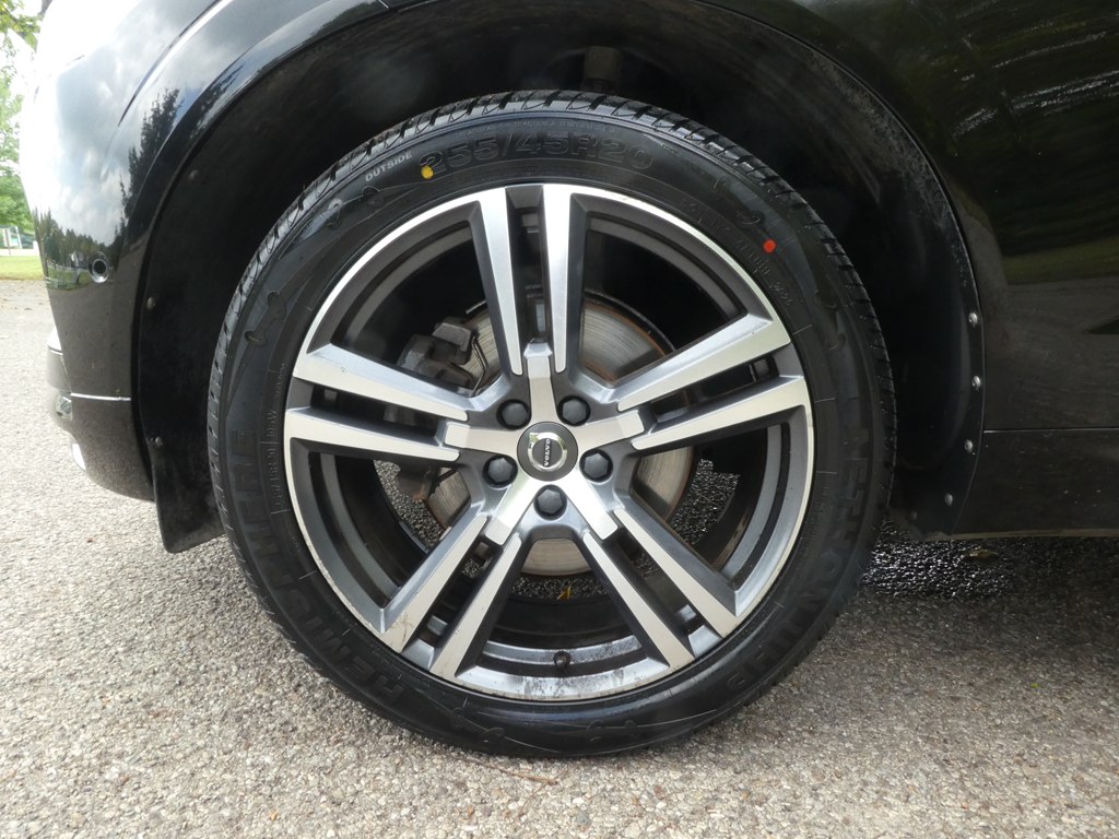 2018 Volvo XC60 Momentum photo 33