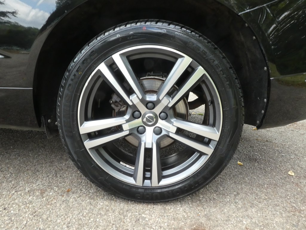 2018 Volvo XC60 Momentum photo 34