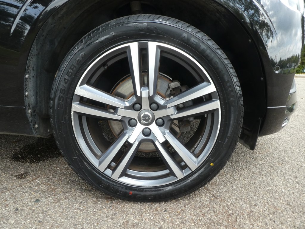 2018 Volvo XC60 Momentum photo 36