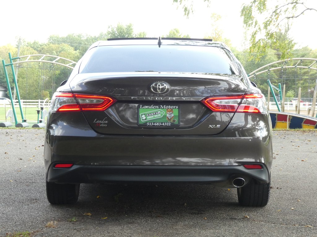 2018 Toyota Camry XLE photo 4