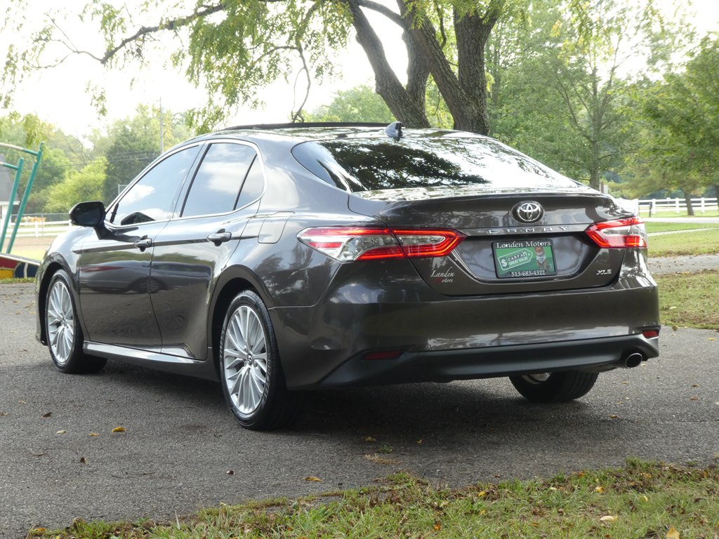 2018 Toyota Camry XLE photo 5