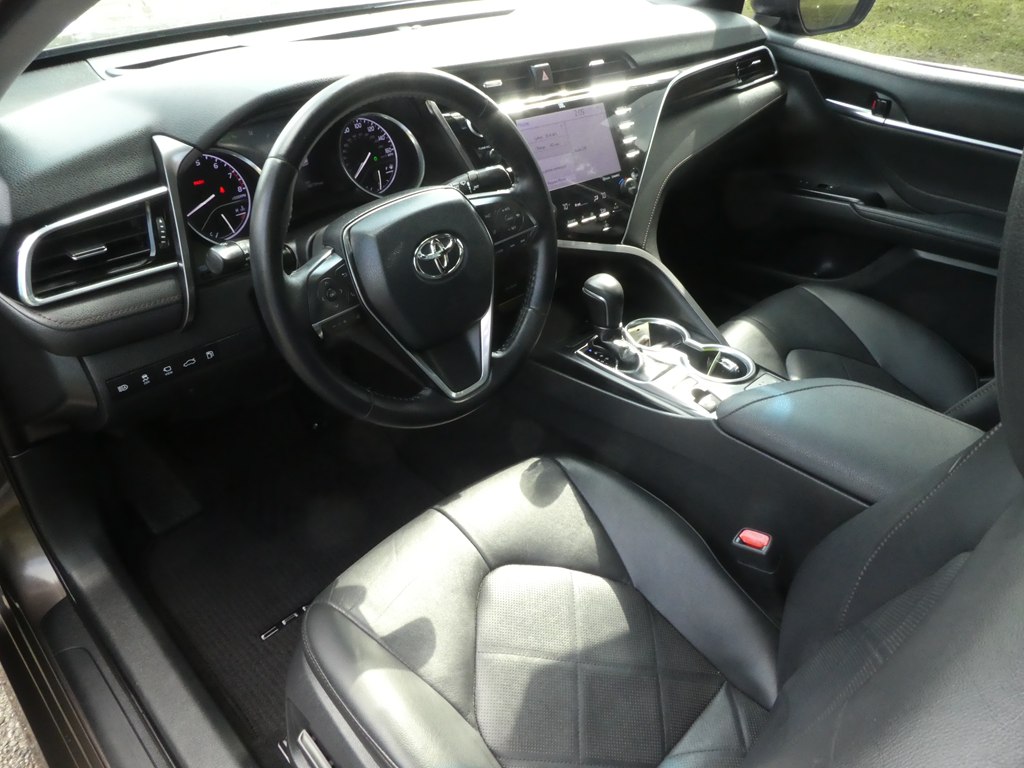 2018 Toyota Camry XLE photo 9