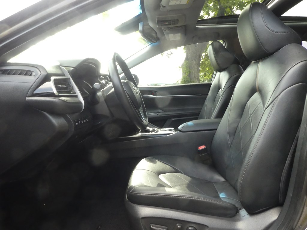 2018 Toyota Camry XLE photo 11