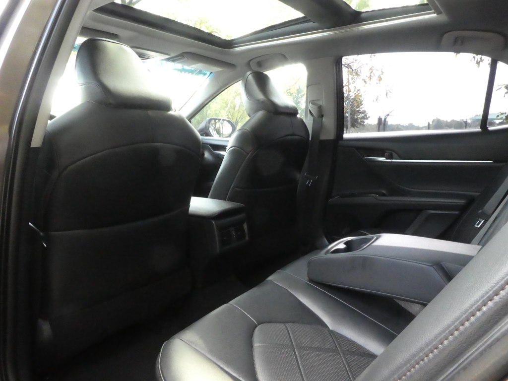 2018 Toyota Camry XLE photo 12
