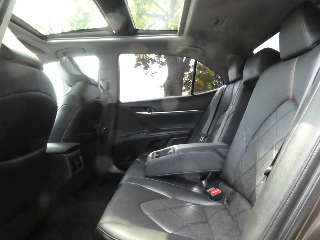2018 Toyota Camry XLE photo 13