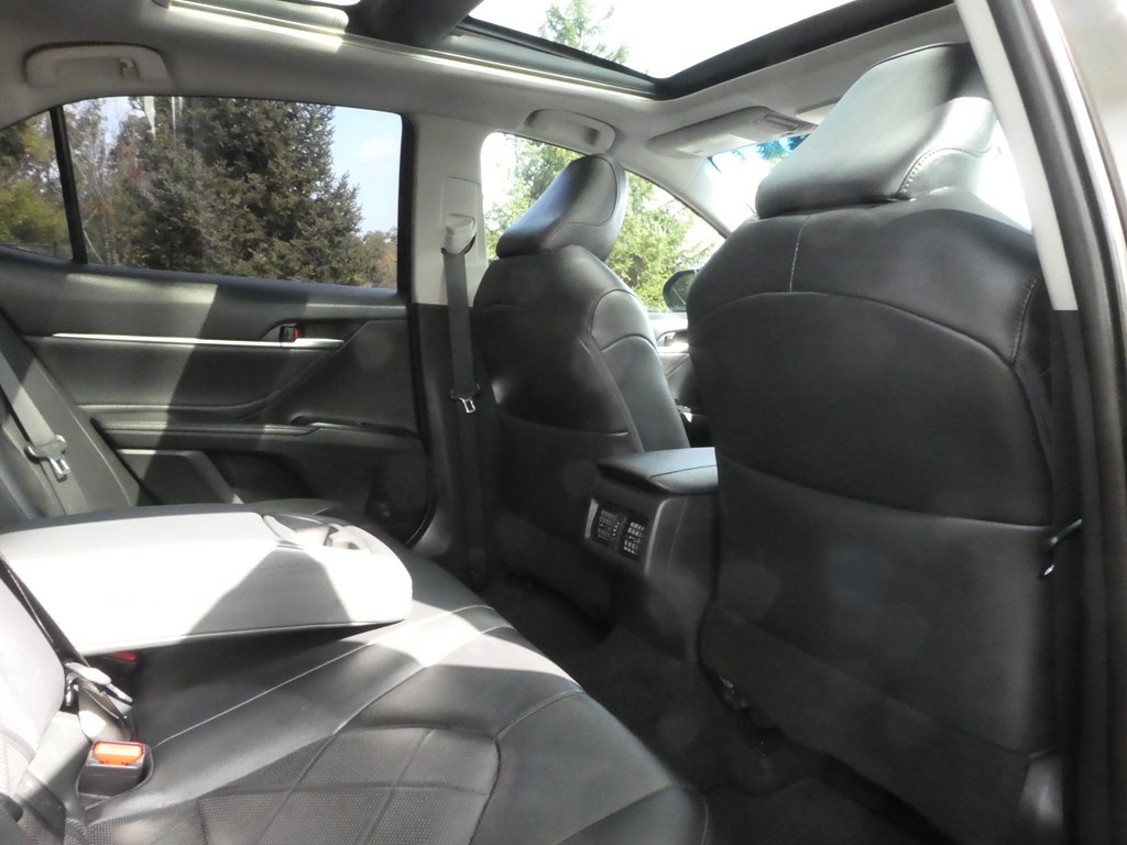 2018 Toyota Camry XLE photo 14