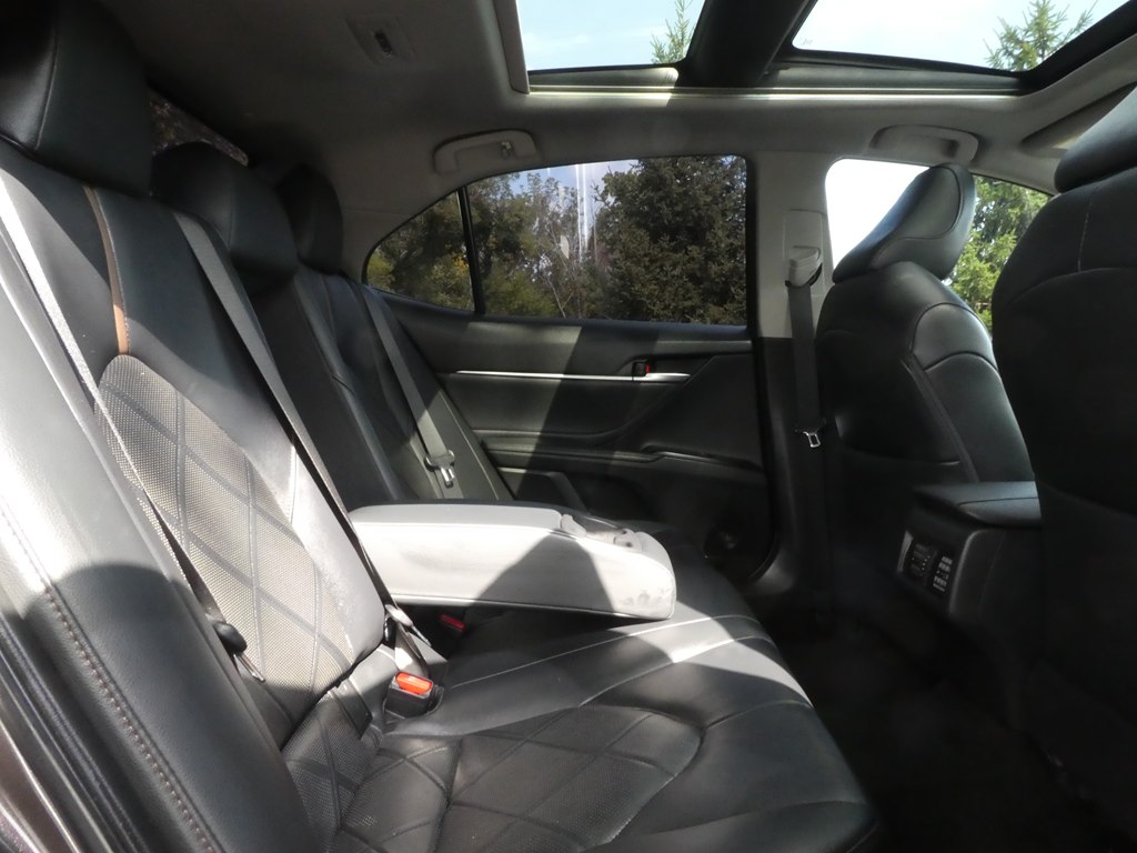 2018 Toyota Camry XLE photo 15