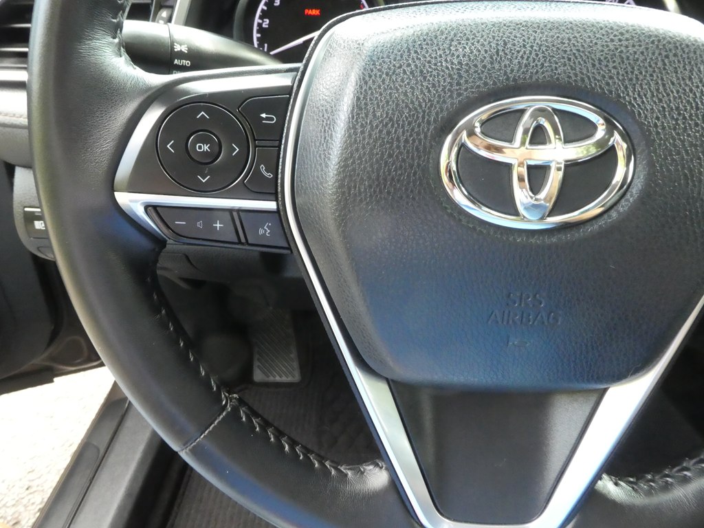 2018 Toyota Camry XLE photo 21