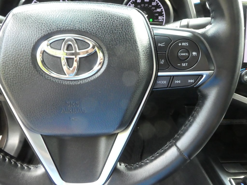 2018 Toyota Camry XLE photo 22