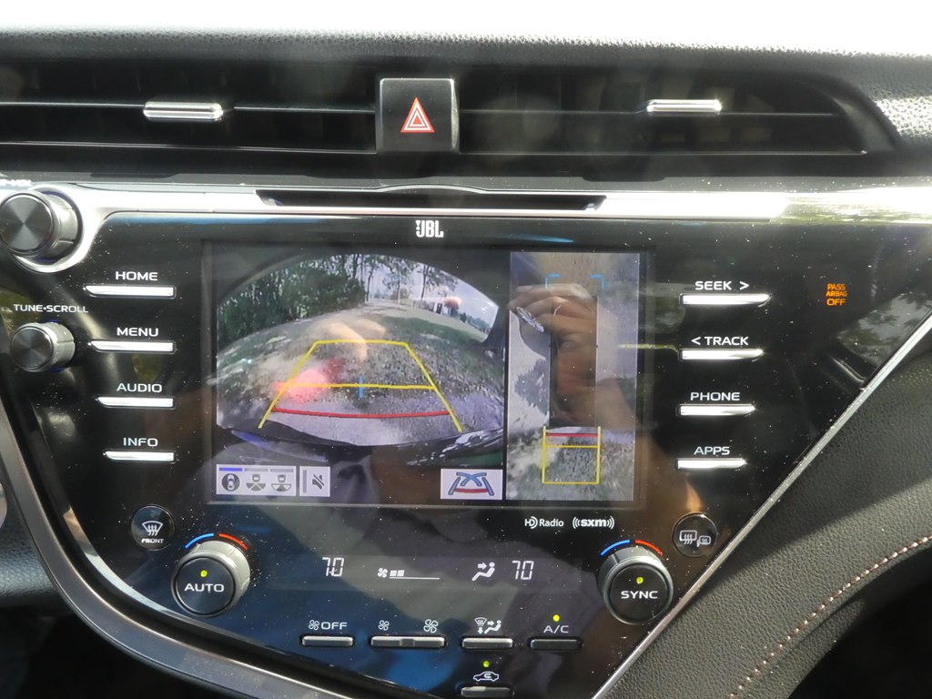 2018 Toyota Camry XLE photo 24