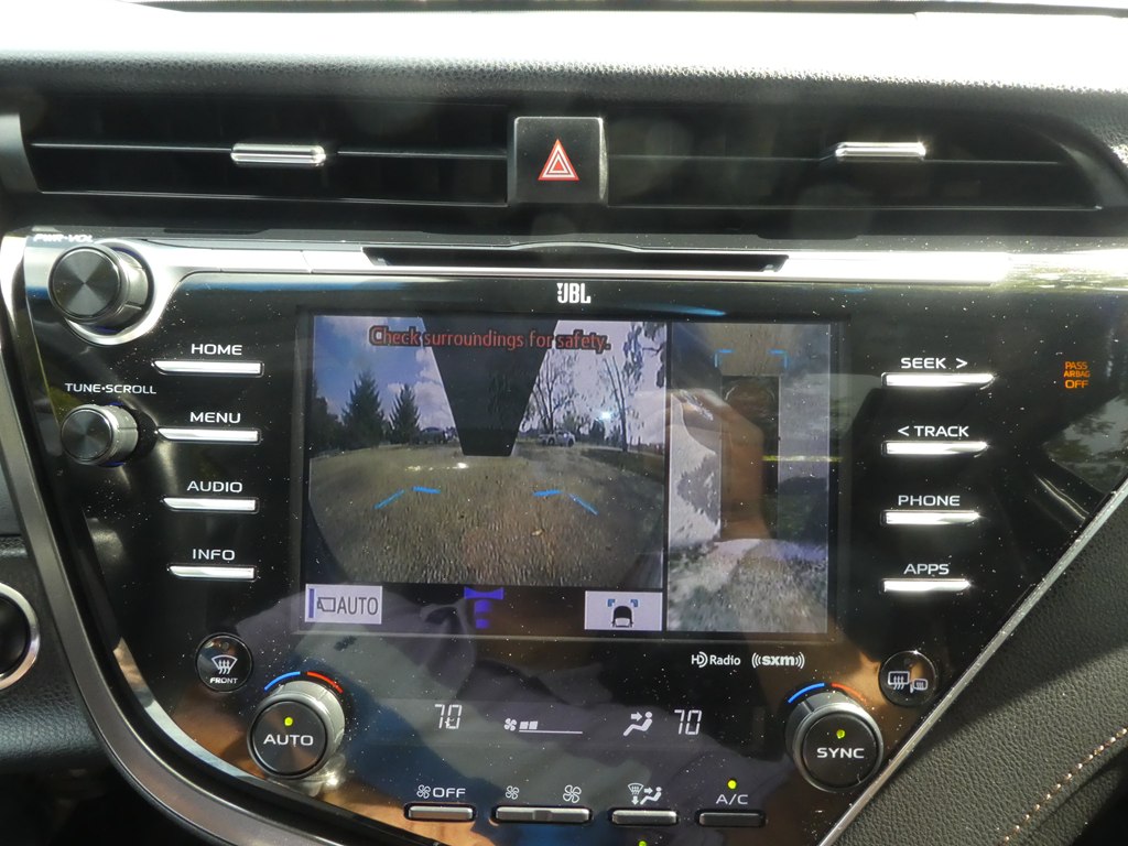2018 Toyota Camry XLE photo 25