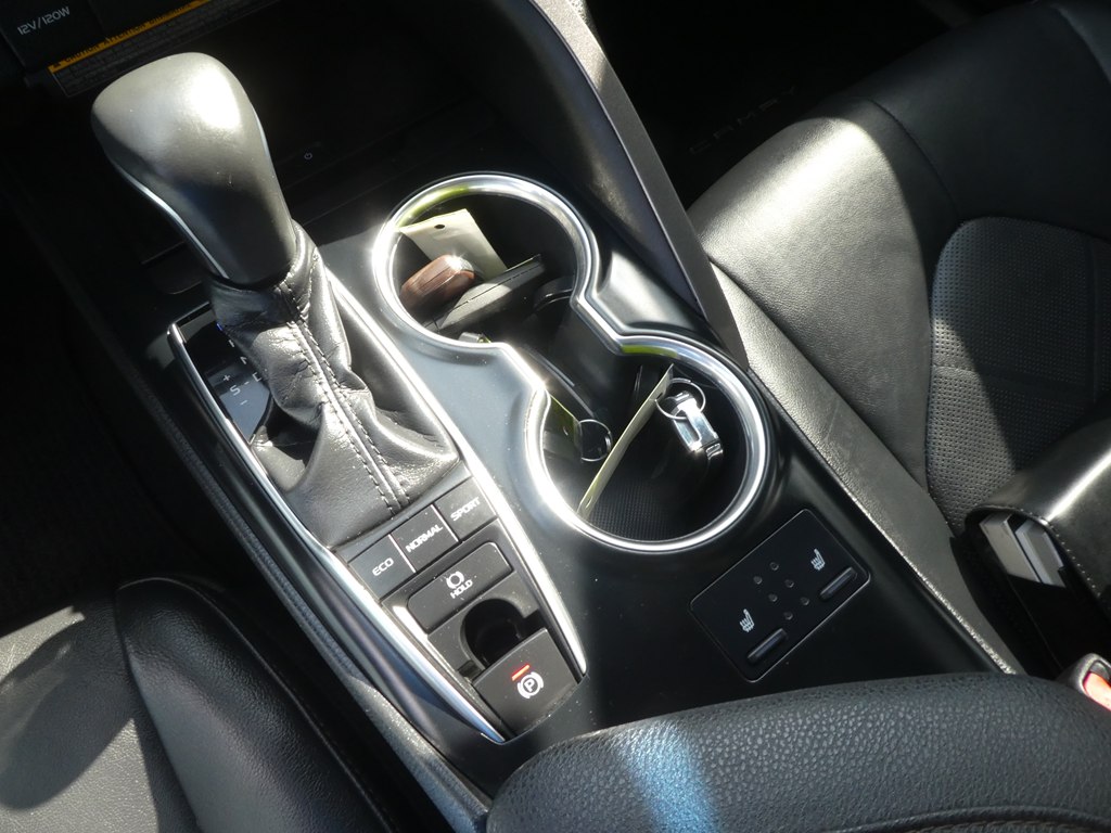 2018 Toyota Camry XLE photo 26