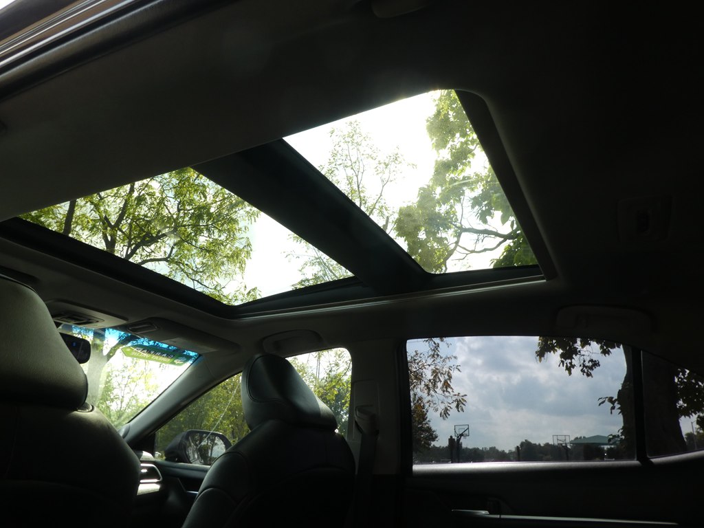 2018 Toyota Camry XLE photo 31