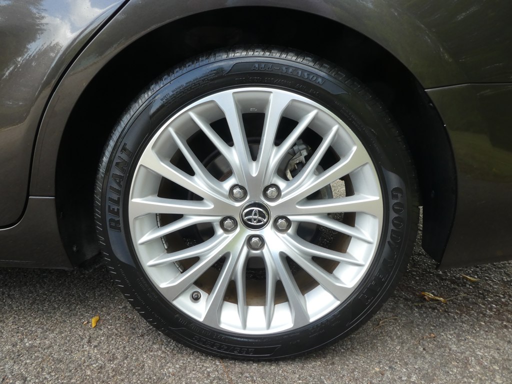 2018 Toyota Camry XLE photo 34
