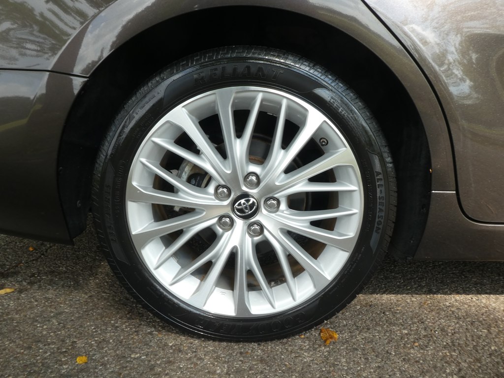 2018 Toyota Camry XLE photo 35