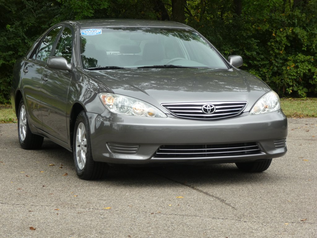 2005 Toyota Camry LE photo 3