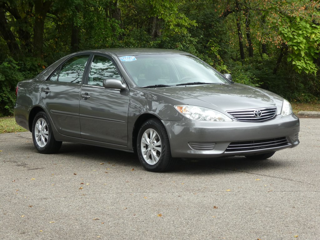 2005 Toyota Camry LE photo 4