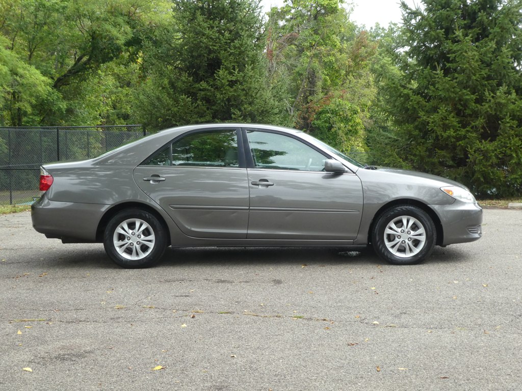 2005 Toyota Camry LE photo 5