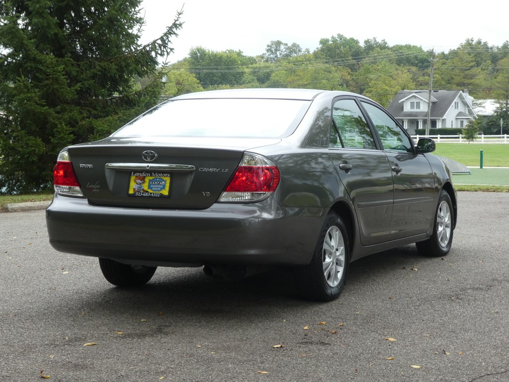 2005 Toyota Camry LE photo 6