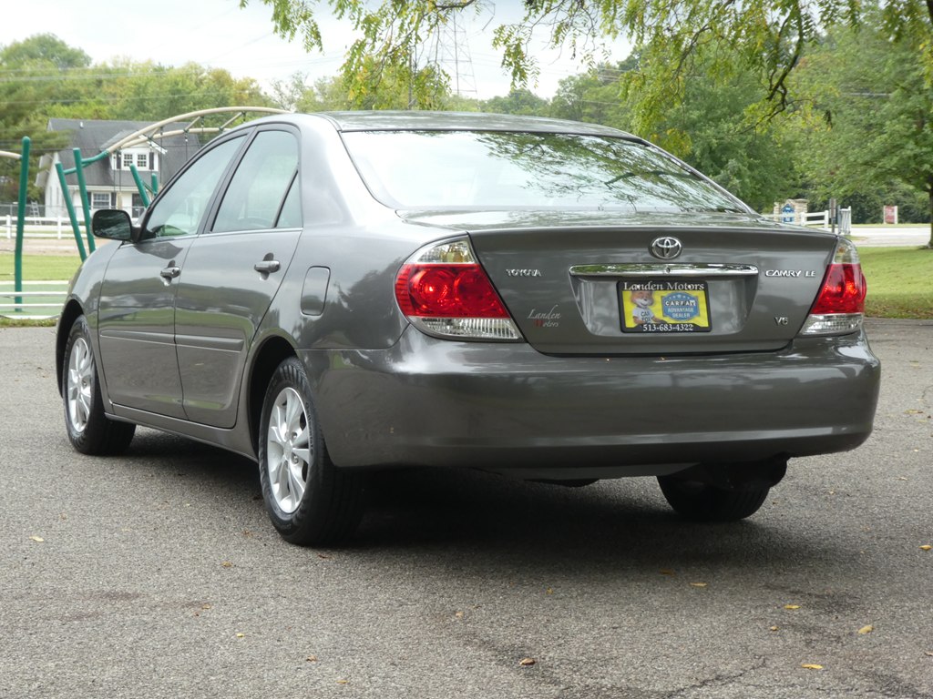 2005 Toyota Camry LE photo 8