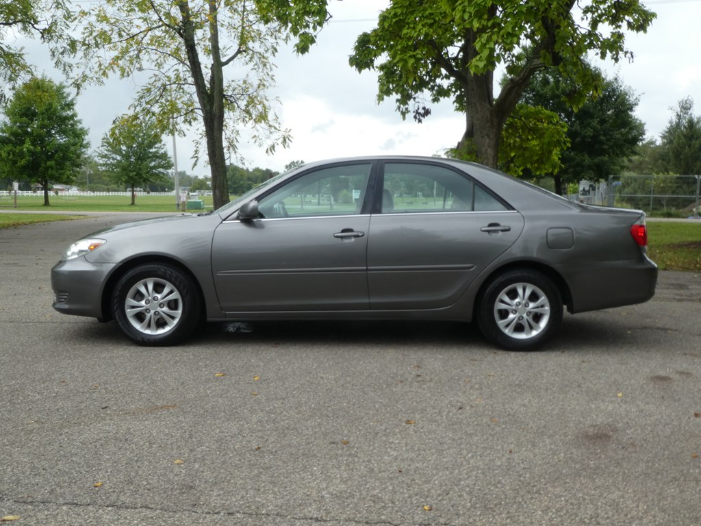 2005 Toyota Camry LE photo 9