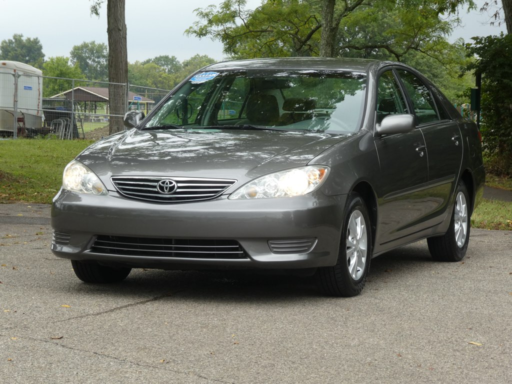2005 Toyota Camry LE photo 10