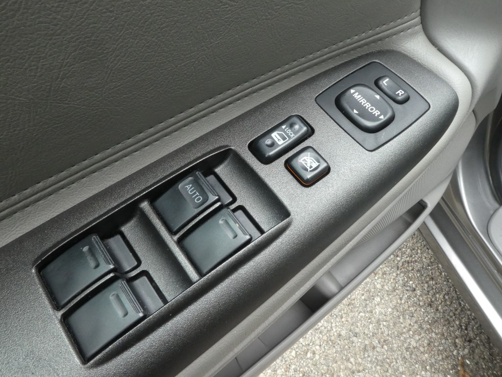 2005 Toyota Camry LE photo 11