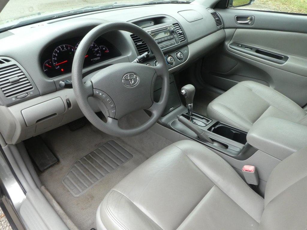 2005 Toyota Camry LE photo 12