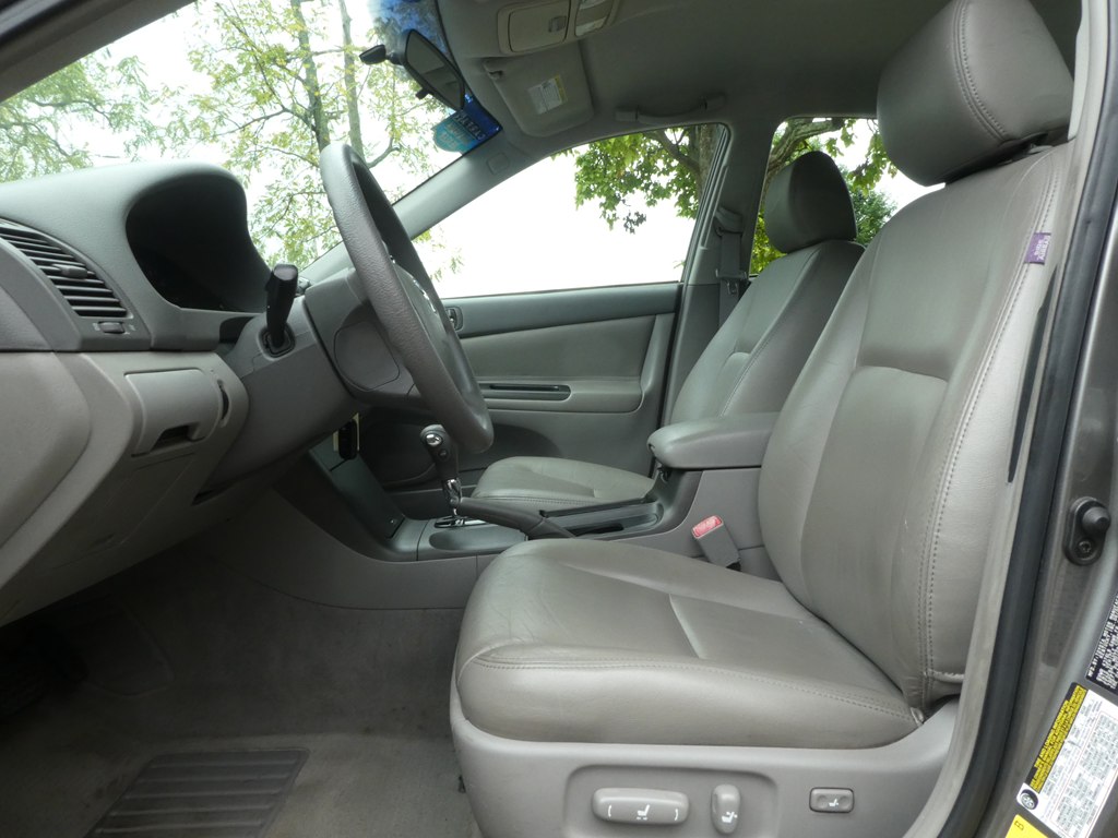 2005 Toyota Camry LE photo 14