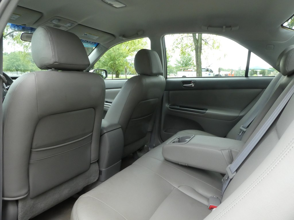 2005 Toyota Camry LE photo 15