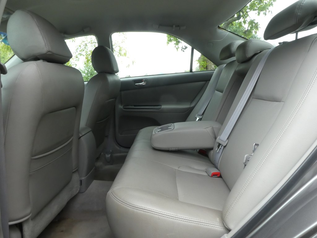 2005 Toyota Camry LE photo 16