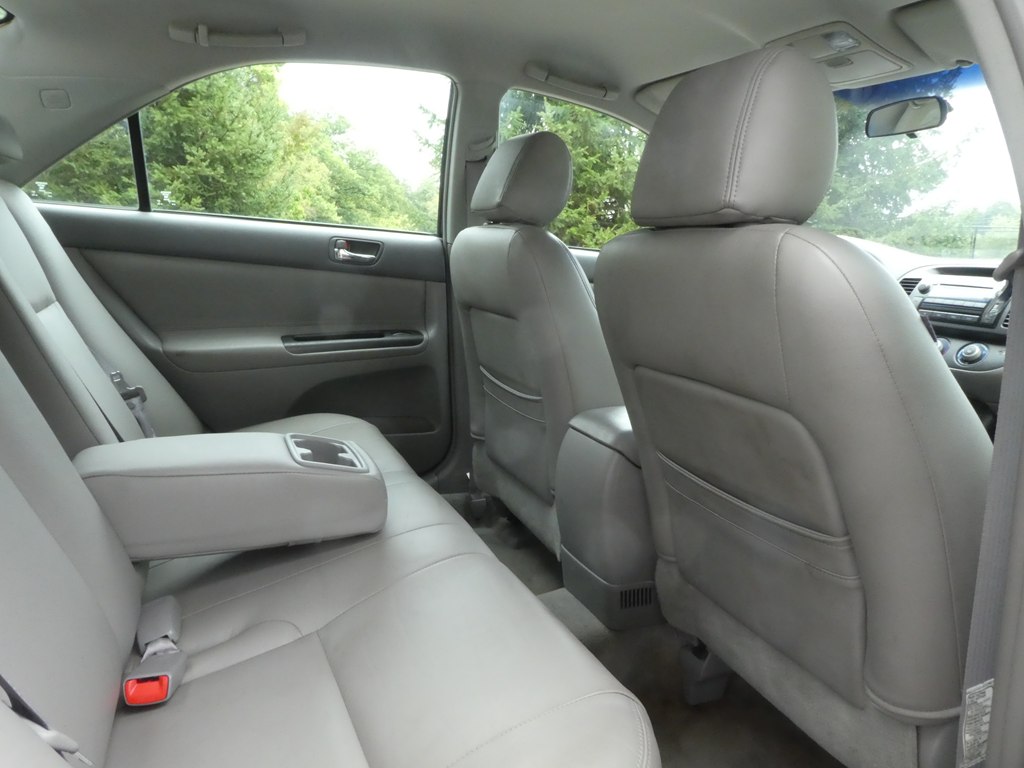 2005 Toyota Camry LE photo 17