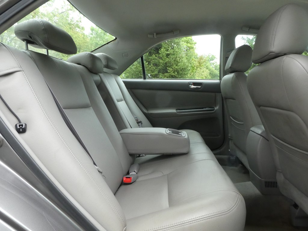 2005 Toyota Camry LE photo 18