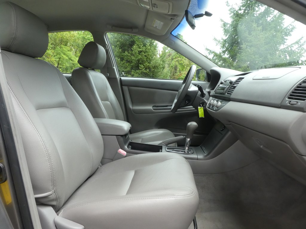 2005 Toyota Camry LE photo 20