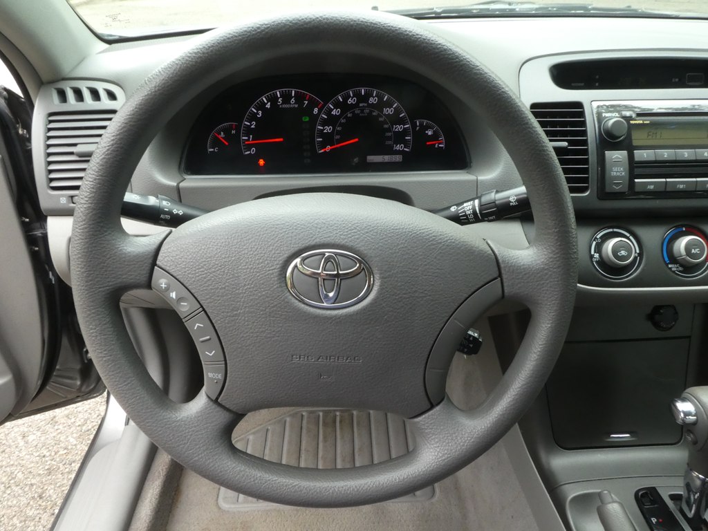 2005 Toyota Camry LE photo 22