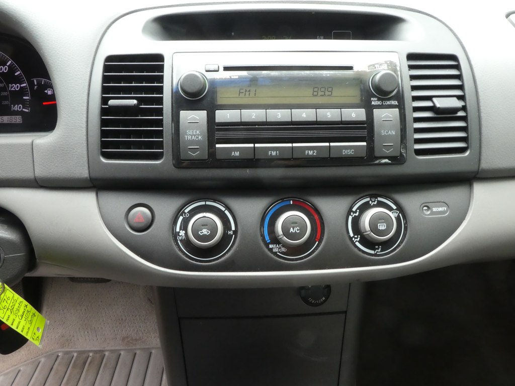 2005 Toyota Camry LE photo 23